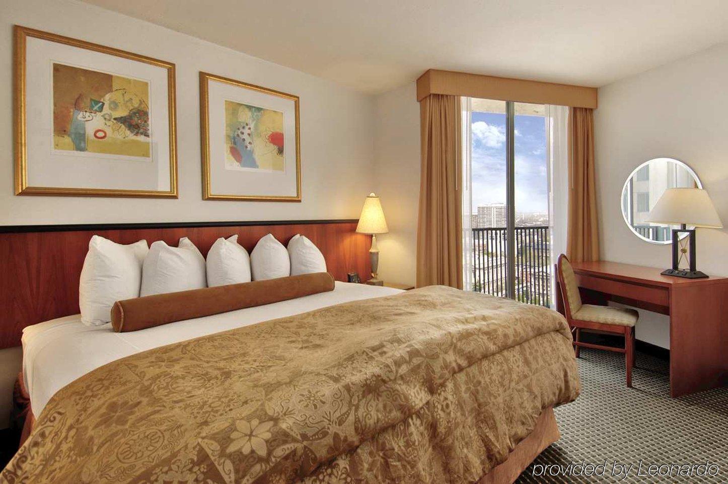 Embassy Suites Philadelphia - Center City Room photo