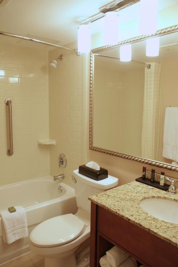 Embassy Suites Philadelphia - Center City Room photo